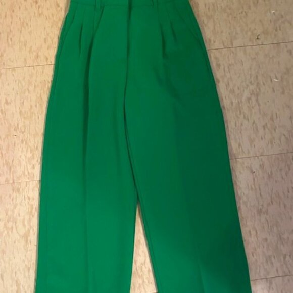 Aritizia 3/4 long green pants - Picture 1 of 3